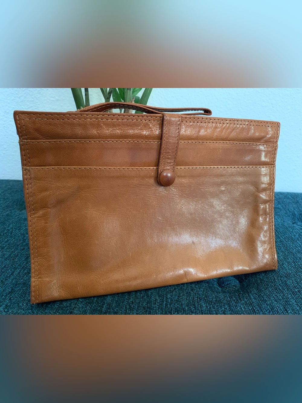 Vintage Bottega Veneta Tan Leather Wrist Clutch